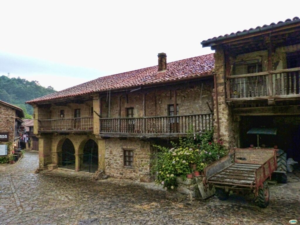 Bárcena Mayor: Un Pueblo de Cuento en Cantabria