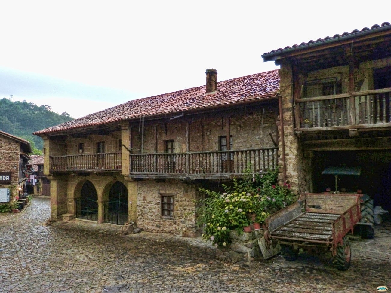 Bárcena Mayor: Pueblo de cuento en Cantabria | Albergue Casa Gandara