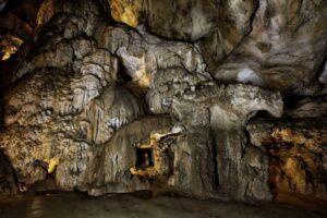 explorando las cuevas prehistóricas