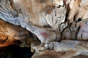 explorando las cuevas prehistóricas