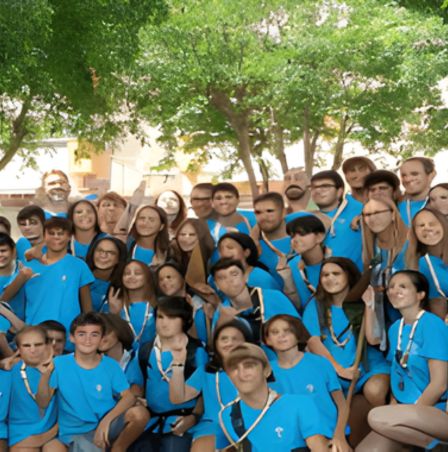 Grupos de niños en actividades en la naturaleza en Albergue la Casa de Gandara.