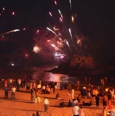 Espectáculo de fuegos artificiales en Gandara durante la noche.