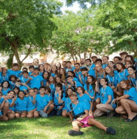 Grupos escolares en actividades al aire libre en Albergue la Casa de Gandara.