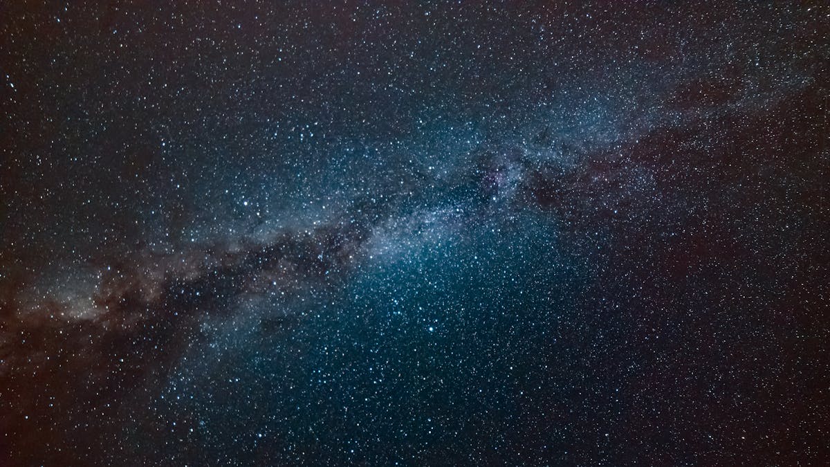 Astronomía y observación de estrellas en Cantabria en junio con la Vía Láctea visible