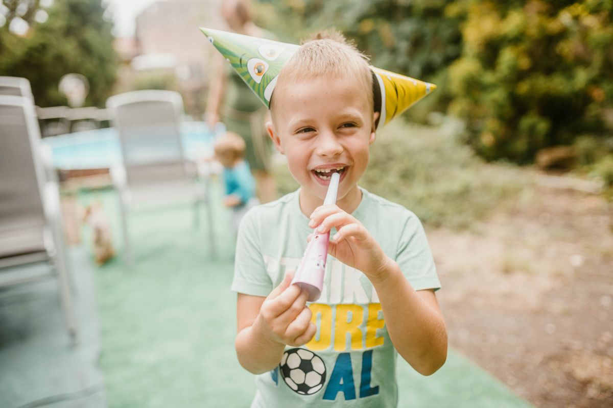 Cumpleaños infantil en primavera en Cantabria - niños celebrando fiesta en la naturaleza