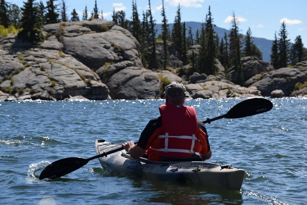Kayak y deportes acuáticos en los ríos de Cantabria en verano