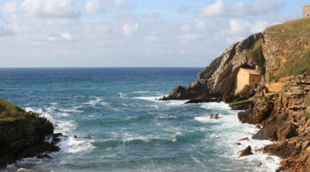 Cabaña en la costa de Gándara con vistas al mar y entorno natural. Playas de Cantabria