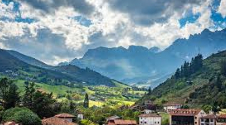 Fácil disfrute en la naturaleza en Albergue la Casa de Gandara, en un entorno montañoso con vistas impresionantes a las montañas y valle. potes
