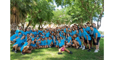 Albergue la casa de gandara, grupo de jóvenes disfrutando en un entorno natural, educativo y divertido, ideal para campamentos y actividades de team building. Actividades en cantabria