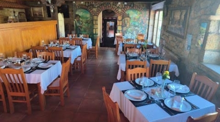 Albergue La Casa de Gandara: restaurante acogedor con comida casera y ambiente rústico en un entorno natural. Descubre la comida tradicional de Cantabria