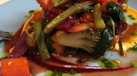 Sabores tradicionales en el albergue La Casa de Gandara, restaurante en Gándara con cocina casera y auténtica. Descubre la comida tradicional de Cantabria